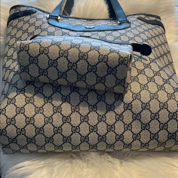 🔥GUCCI BUNDLE🔥Navy and Beige Women's Bundle Tote & Make up/Clutch Bags - Picture 2 of 5